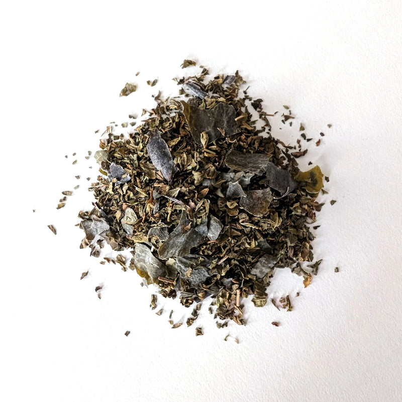 Loose-leaf flakes of kelp mixed with peppermint leaves